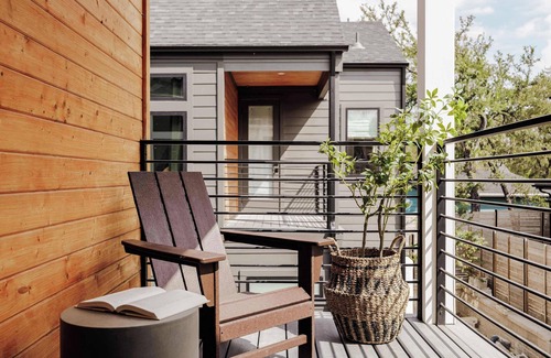 East MLK Maison | New Luxury Austin Retreat | Sauna and Hot Tub