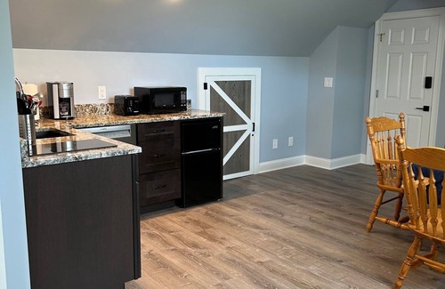 Stillwater Maison | NEW Luxury Charm Coach House 5 mi from Saratoga, King Suite, WiFi, central air