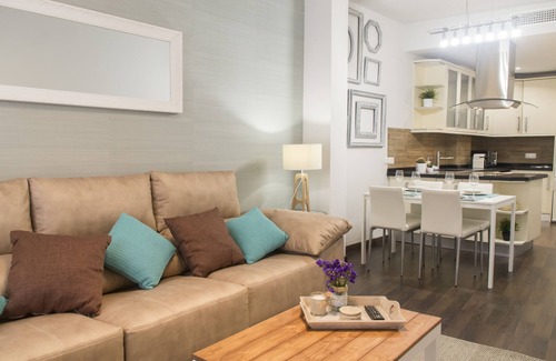 La Goleta Appartement | NOUVEAU !!! LUXE CENTRE VILLE 2 CHAMBRES (6pax) + WIFI GRATUIT & PRIVATE PATIO / TERRASSE