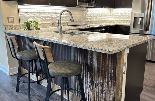 Dillon Copropriété | Beautiful Luxury Condo: 2 Masters, heated garage, Mins to Ski, Walk to Concerts
