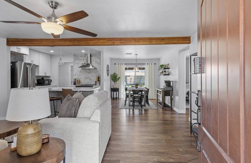 Pomelo Park Maison | NEW Luxury Escape - 10 min to Scottsdale - Firepit