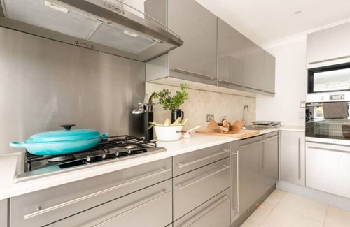 Fortis Green Maison | New! Luxury Family House 5BR/5 beds Free Parking Great Views