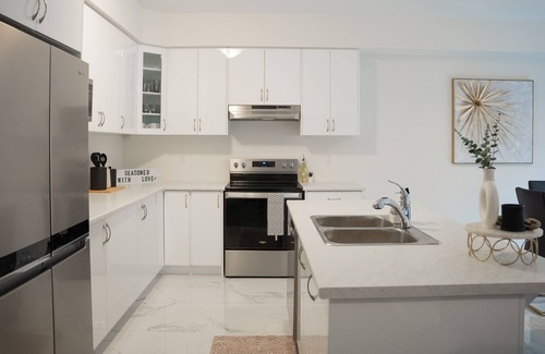 Brantford Maison | New Luxury Home in Paris/ Brant- Executive Rentals