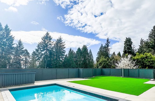 Hollyburn Maison | New Luxury Home Modern Home w/ Pool & Amazing Views