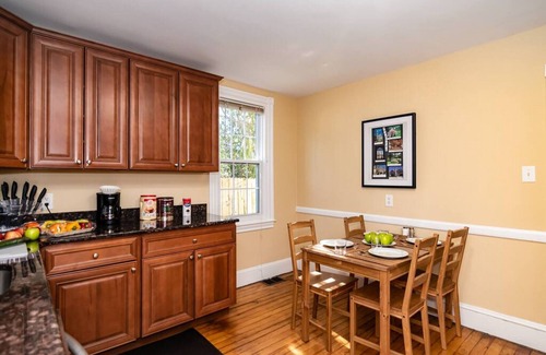 Bryn Mawr Maison | NEW-Luxury: Mainline Train, Colleges, Hospital