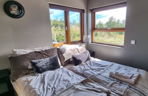 Blaskogabyggd Cabine | New Luxury Riverfront Scenic View