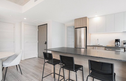 Milton Park Appartement | New Luxury Unit in Heart of MTL 703 | Metro access