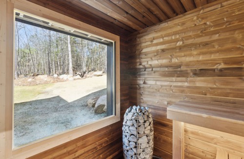 Cape Neddick Cabine | NEW Luxury York Cabin - Sauna, Game Room, Gym - Close to Ogunquit