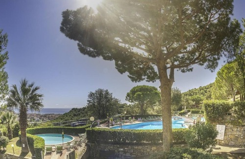 Marina di Andora Maison | Nouvelle gestion Maison de vacances Villaggio Colombo V4 avec jardin et piscine partagée