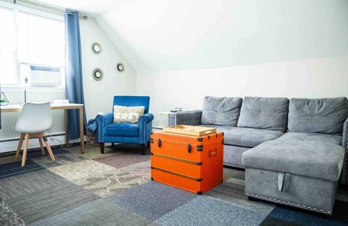 Milford Appartement | NEW - Mins to Manchester/ Nashua - Queen Bed - Pet Friendly - Near Trails - Mtns