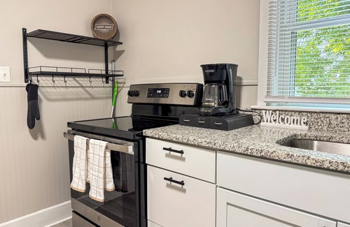 Hudson Appartement | NEW - Mins to Nashua NH and Lowell MA - Queen Size Beds - W/D - Pet Friendly