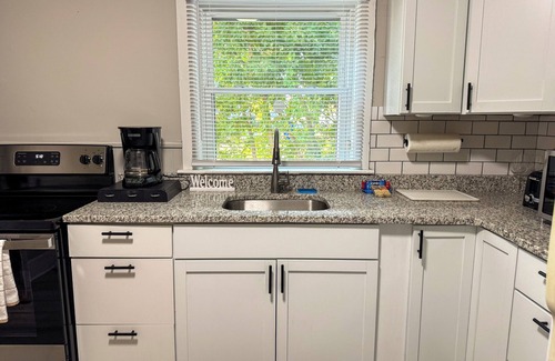 Hudson Appartement | NEW - Mins to Nashua NH and Lowell MA - Queen Size Beds - W/D - Pet Friendly