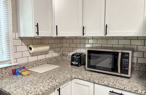 Hudson Appartement | NEW - Mins to Nashua NH and Lowell MA - Queen Size Beds - W/D - Pet Friendly