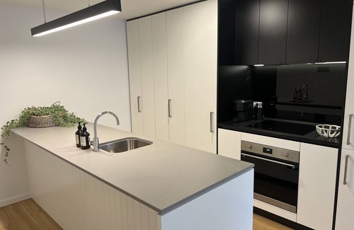 Lyneham Appartement | New & Modern 1bd Apt. w/parking