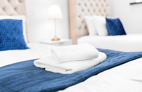 Bordesley Appartement | New Modern 2 Bedroom House By Azura Nights