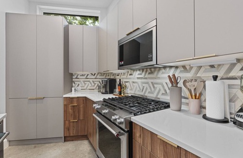 MLK Maison | **New Modern 2BR Home in Austin's East Side - Sleeps 5**