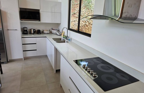 Esterillos Este Maison | New Modern 3-bdrm/3-bth house with all amenities - 5 minutes to the beach!!!