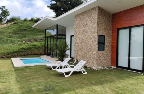 Esterillos Este Maison | New Modern 3-bdrm/3-bth house with all amenities - 5 minutes to the beach!!!