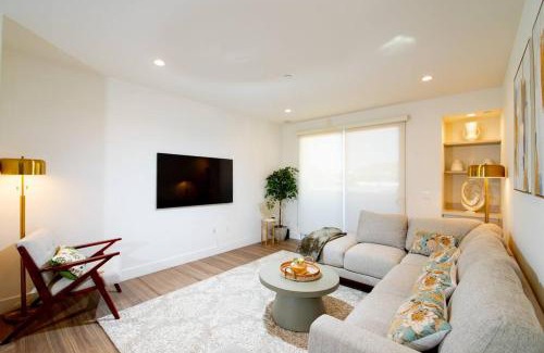 Larchmont Appartement | New Modern 3BR 3BA Apt in Central Los Angeles with Rooftop & Parking