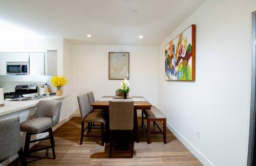 Larchmont Appartement | New Modern 3BR 3BA Apt in Central Los Angeles with Rooftop & Parking