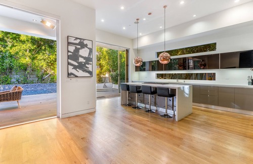 La Brea Maison | New Modern 5 bedroom Villa