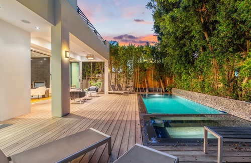 La Brea Maison | New Modern 5 bedroom Villa