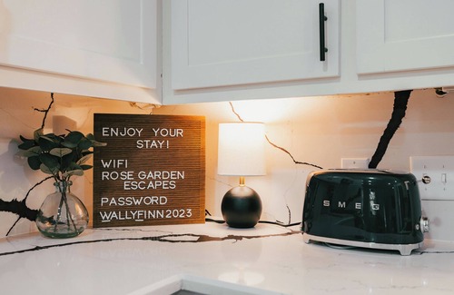 Bryan Maison | NEW Modern 5BR - Mins drive to Texas A&M