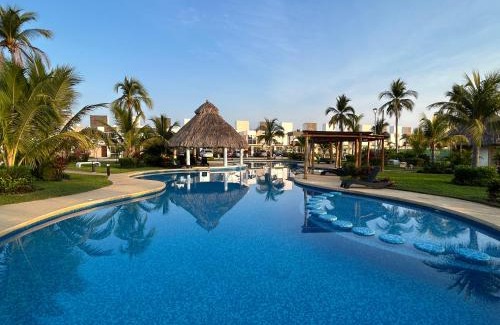 Boulevard Barra Vieja Maison | New Modern Acapulco Diamante House Getaway with Pool View and Beach Club