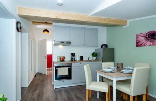 Toppenstedt Appartement | Apartamento nuevo y moderno con balcón.