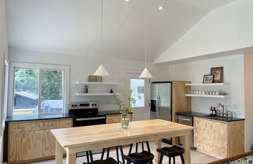 Denver Cabine | NEW Modern Catskills Cabin w/ HOT TUB & views