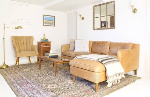 Irvington Appartement | New, Modern Chef's Dream in Historic Turret House in Irvington!