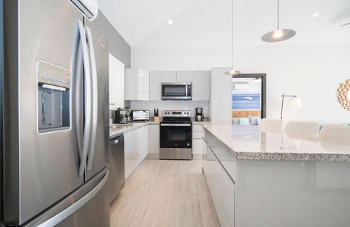 Avellanas Beach Maison | New modern home in the heart of Playa Avellanas
