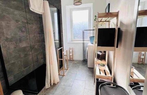 La Ferte-Saint-Cyr Appartement | New, modern, fully-equipped home