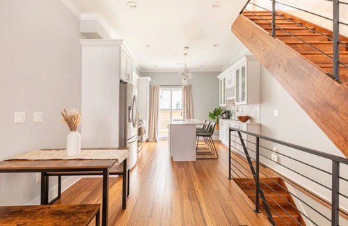 East Passyunk Crossing Maison | New modern home in welcoming South Philly neighborhood