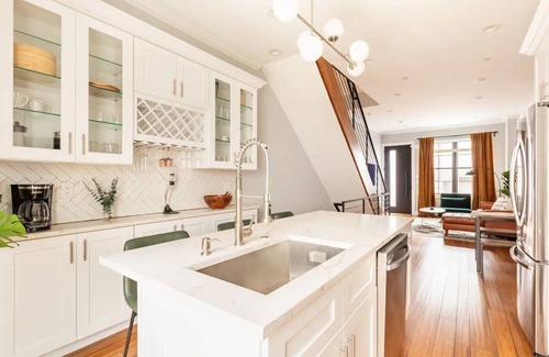 East Passyunk Crossing Maison | New modern home in welcoming South Philly neighborhood