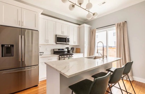 East Passyunk Crossing Maison | New modern home in welcoming South Philly neighborhood