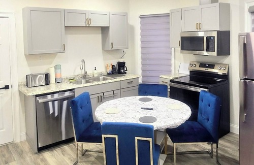 Downtown Niagara Falls Appartement | New & Modern Home - Just a 5-Minute Walk to the Falls!"