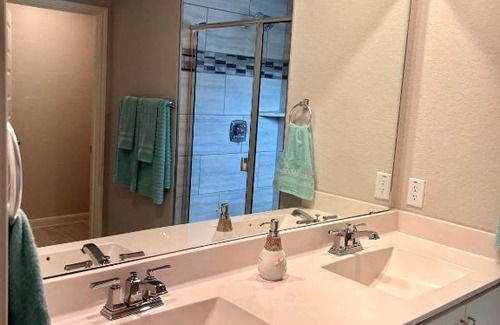 West Lake Stevens Villa | Luxurious Modern Home minutes away from the lake!