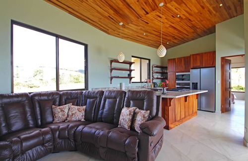 Tierras Morenas Maison | New Modern Home with Best view of Arenal Volcano and Lake Arenal