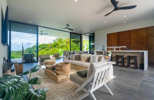 Ojochal Maison | New! Modern-luxury-3 Suites-pool-ojochal-100mbps