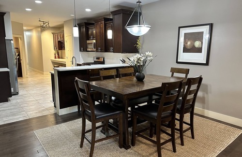 Aksarben - Elmwood Park Maison | Nouveau Midtown Modern Home