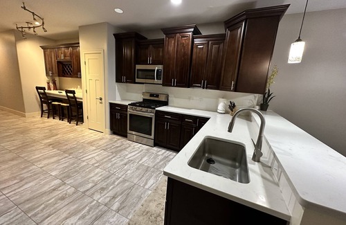 Aksarben - Elmwood Park Maison | Nouveau Midtown Modern Home