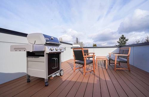 Mann Maison | New modern Nordic style home, view, rooftop deck