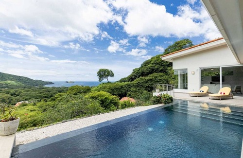 Playa Hermosa Maison | New Modern Ocean View Home in Playa Hermosa - Casa Plumnelly