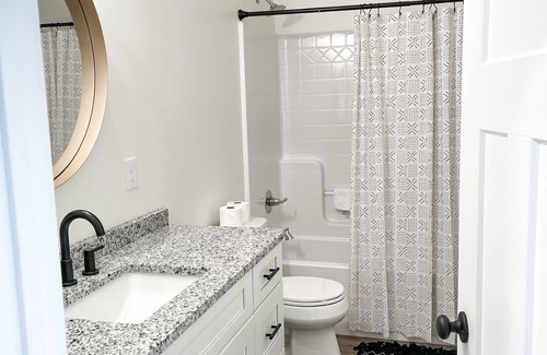 Grottoes Maison | New modern ranch house in adorable small town
