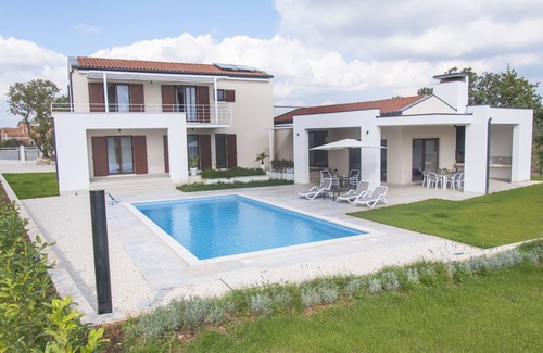 Svetvincenat Villa | Nouvelle Villa moderne avec grande piscine privée dans un quartier calme