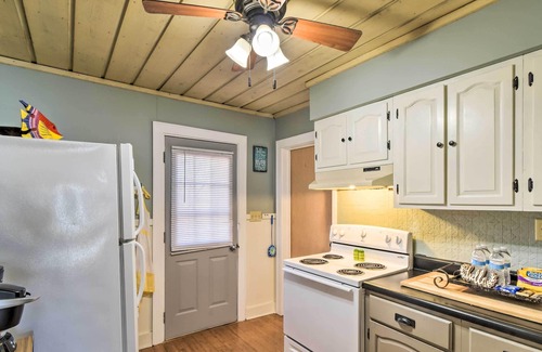 Quad Cities Cabine | NEW! Moline Riverfront Cabin w/ Fire Pit & Kayaks!