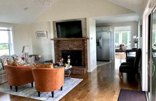 Barnstead Maison | NEW! Mountain Breeze House +250 Acres Farm And Forest