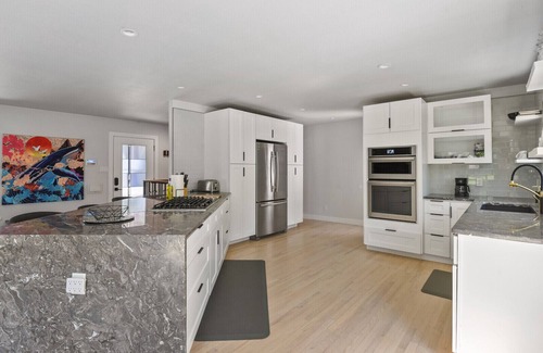 Southeast Maison | New | Near DU | Renovated Home | KING Bed|Fire Pit
