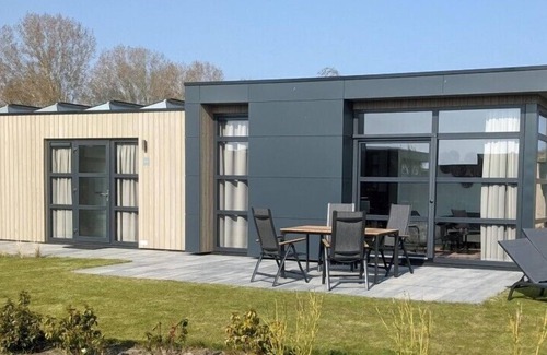 Enkhuizen Maison | NEW: now with fence - Beautiful chalet "Leuke Plek" with garden on the IJsselmeer